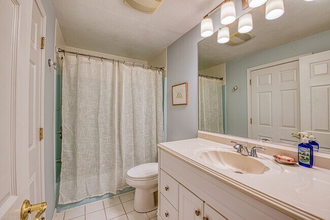 Building Photo - 28 Gaslight Ln
