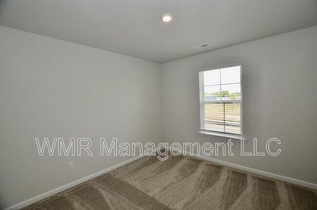 Building Photo - 2210 Blue Sky Mdws Dr