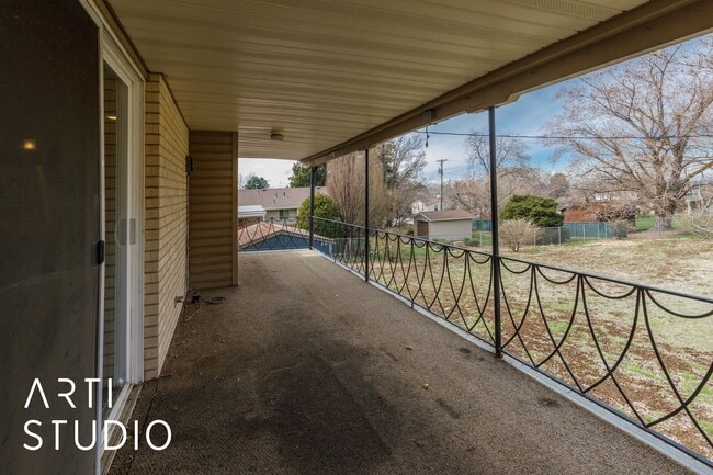Building Photo - Move-In Ready! Beautiful 3-Bedroom Home in...
