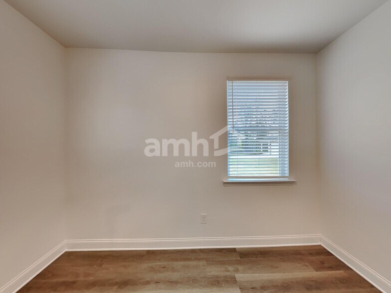 Building Photo - 228 Sapling Way