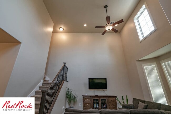 Building Photo - 3 Bedroom Furnished Home in Hidden Valley ...