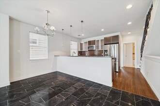 Building Photo - 3041 Clinton Dr