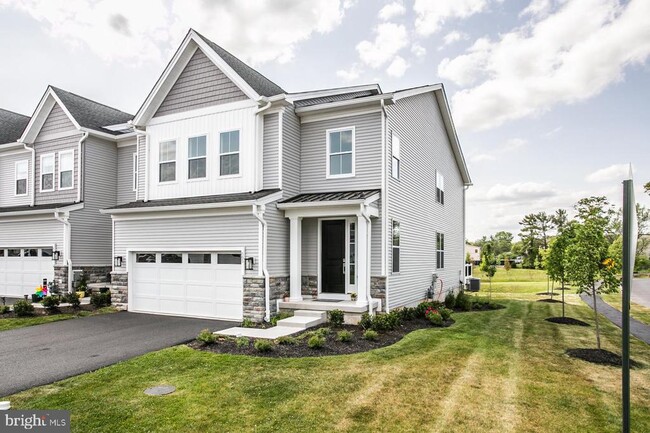 Building Photo - 665 Levering St