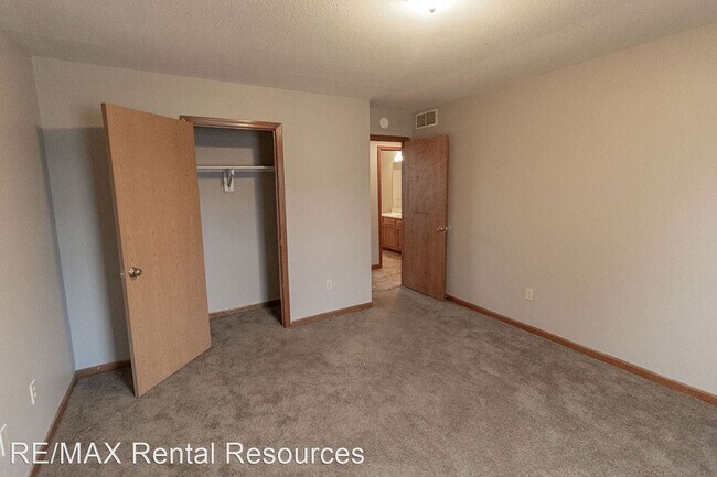 Building Photo - 4 br, 2 bath House - 2505 Northampton Dr