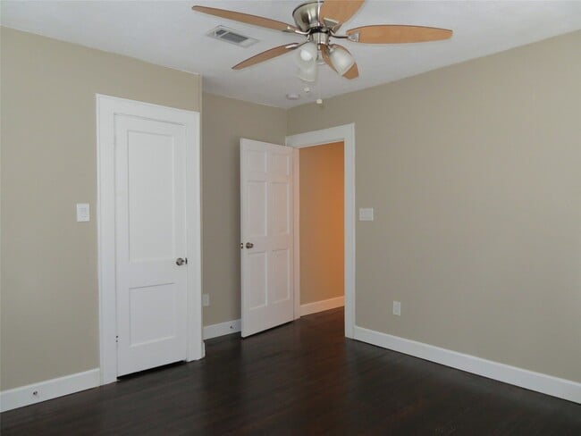 Building Photo - 12 Greenwood St