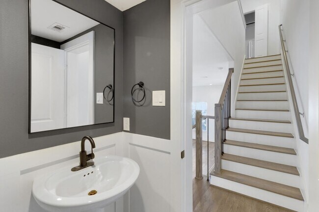 Building Photo - 1526 Chestnut St