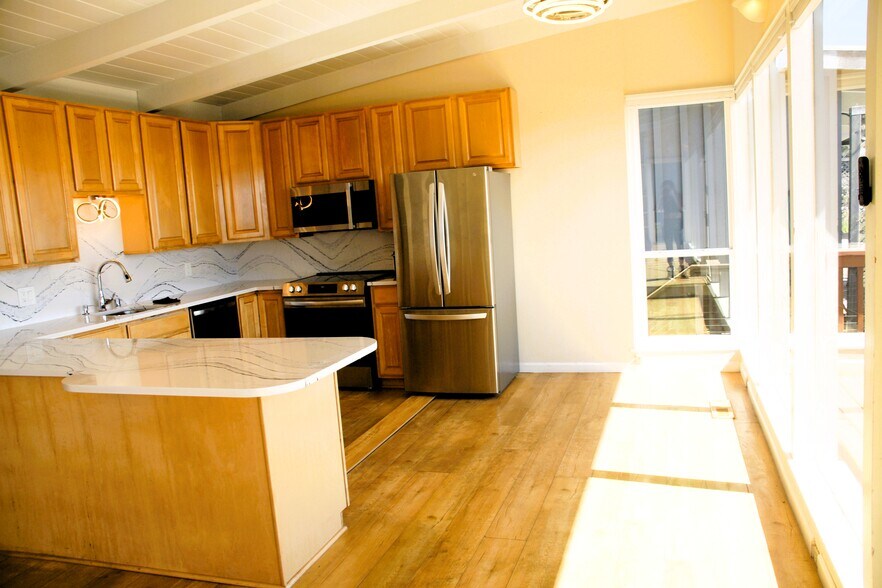 Building Photo - 220 Shoreview Dr