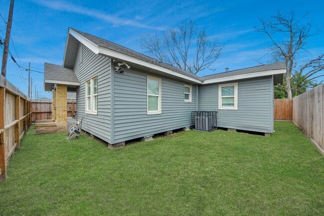 Building Photo - 3029 Beulah St