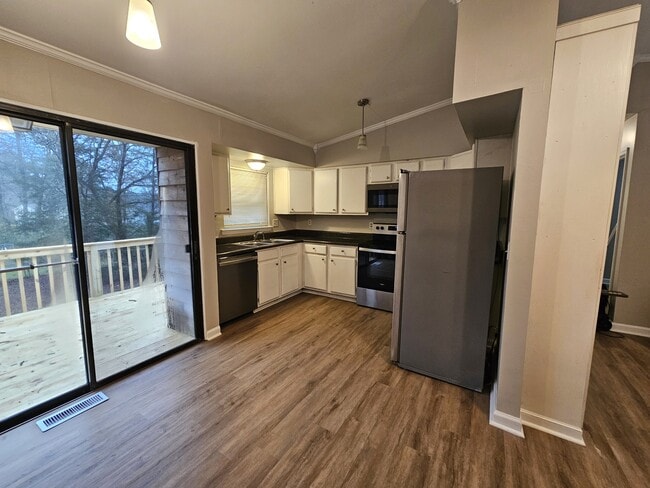 Building Photo - 131 Dolores Dr