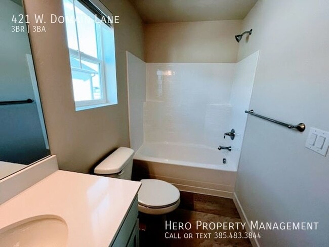 Building Photo - 421 Domain Ln