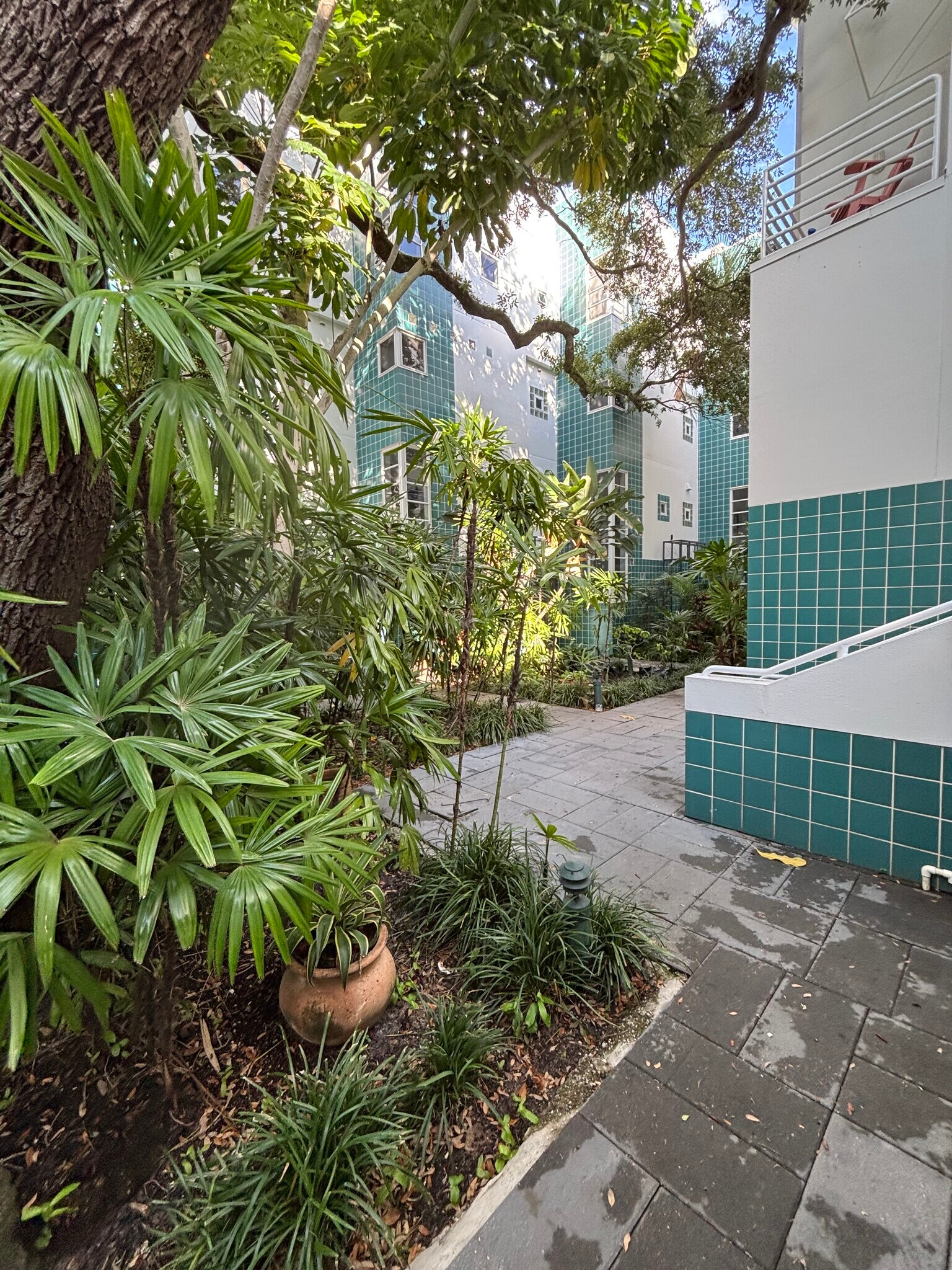 Building Photo - 4950 Bayshore Blvd