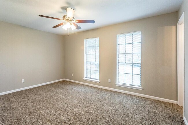 Building Photo - 10541 Cradlerock Dr