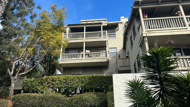 Building Photo - Top-Floor Old Town Gem with Stunning Views...