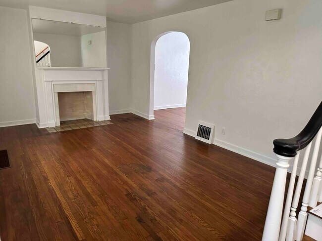 Living Room from F door - 1919 Columbia Ave