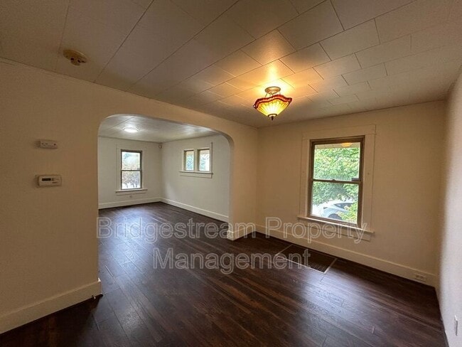 Building Photo - 2700 Springmont Ave