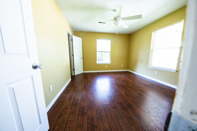 Building Photo - Great House in Perfect Location