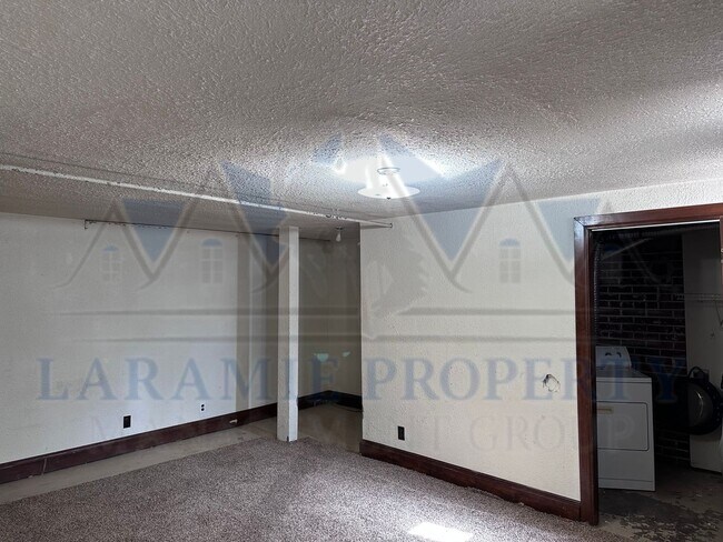 Building Photo - 551 N 8th