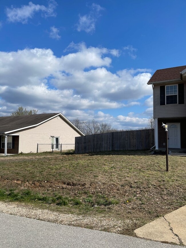 Building Photo - 16830 Huntington Ln