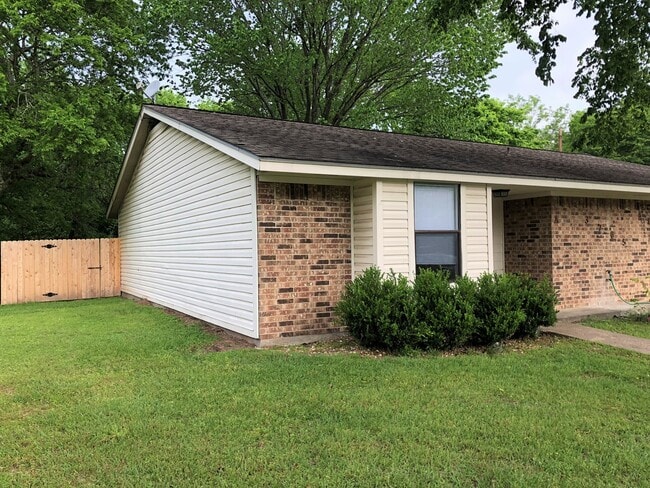 Building Photo - 3705CH