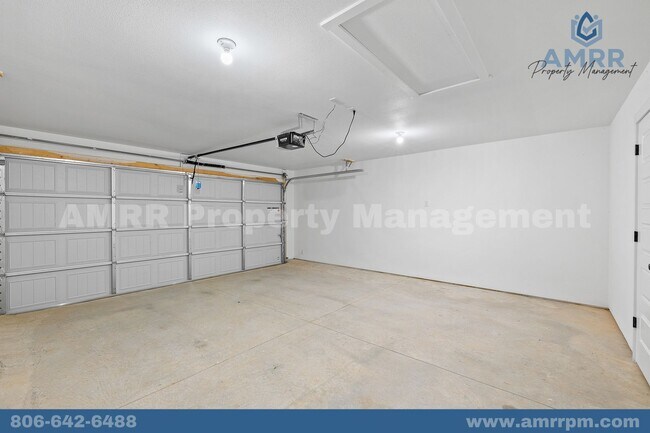 Building Photo - 300 Honeybee Ave