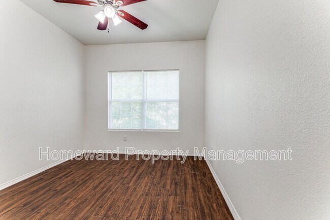 Building Photo - 7544 Lazy Spur Blvd