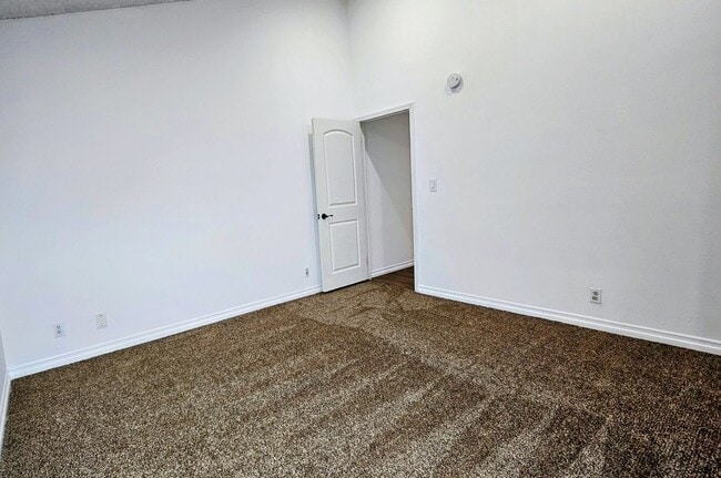 Building Photo - 1139 W Badillo St