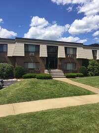 Building Photo - 1 Hallmark Gdns