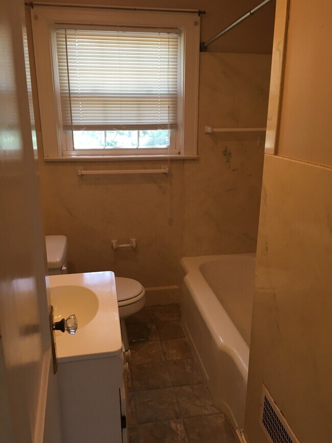 Building Photo - Greenville, 2BD/1BA, 1100SF
