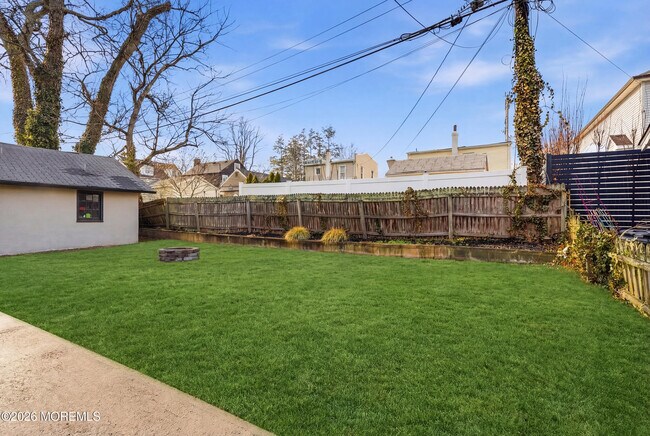 Building Photo - 505 Laurel Ave