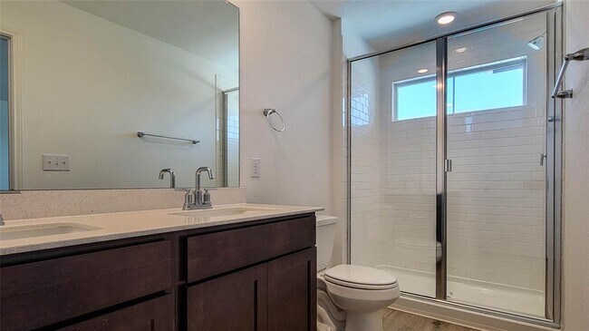 Building Photo - 325 Brody Ln