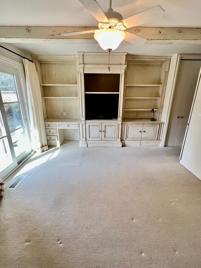 Building Photo - Rare rental opportunity in gated Garden Park!