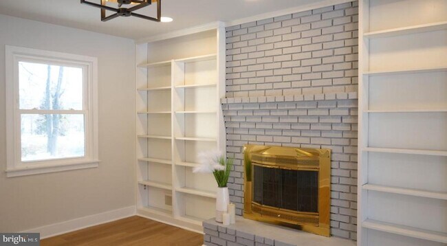 Building Photo - 5114 Montgomery Rd