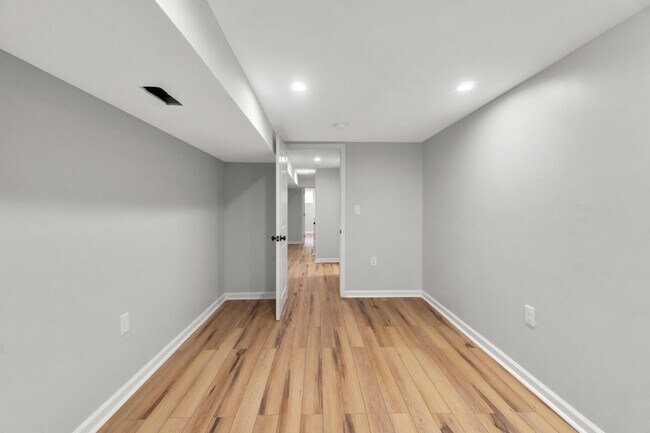 Building Photo - 2526 E Fayette St