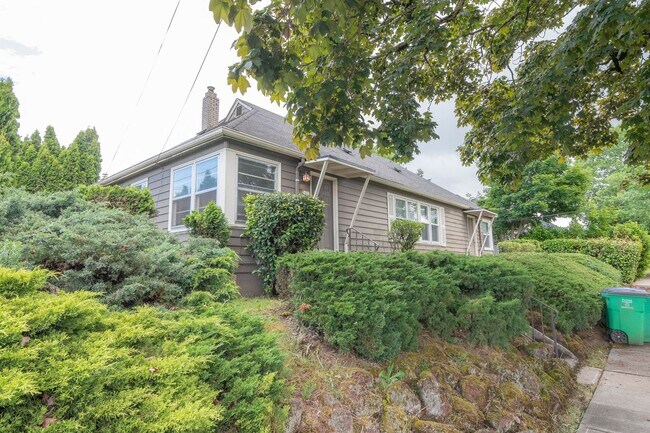 Building Photo - 5412-5420-5420 NE 9th Ave