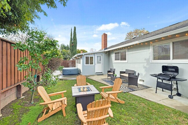 Building Photo - 2380 Aram Ave