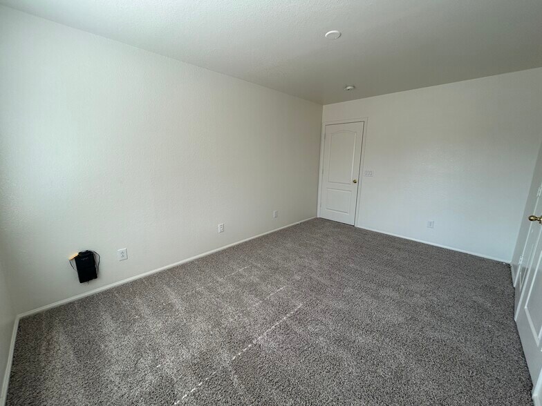 Building Photo - 8217 S 45th Ln