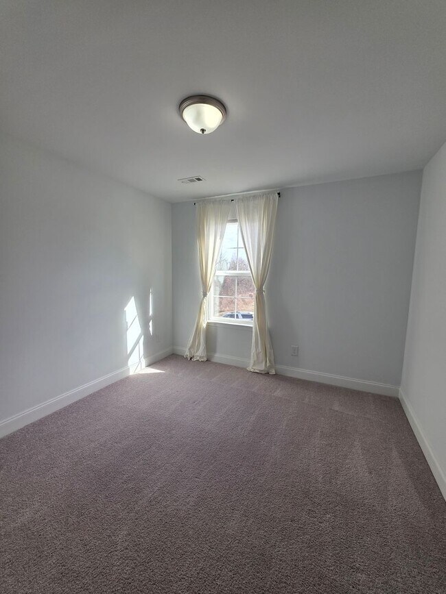 Building Photo - 3-Bedroom Townhome with Bonus Room & Resort-Style Amenities -No Pets