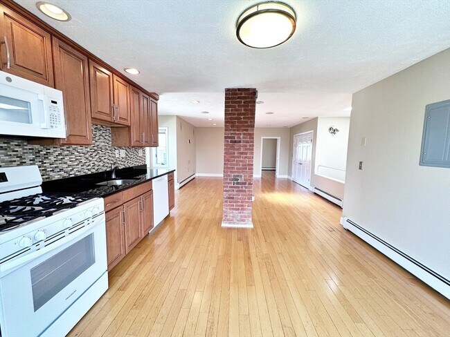 Building Photo - 141 Webster St