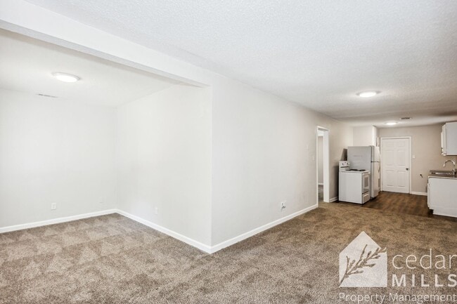 Building Photo - 2 bedroom home, GET 1/2 OFF 1ST MONTH!