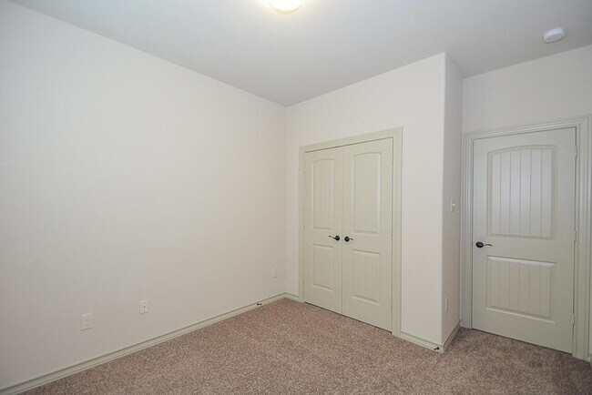Building Photo - 2414 Argos Dr
