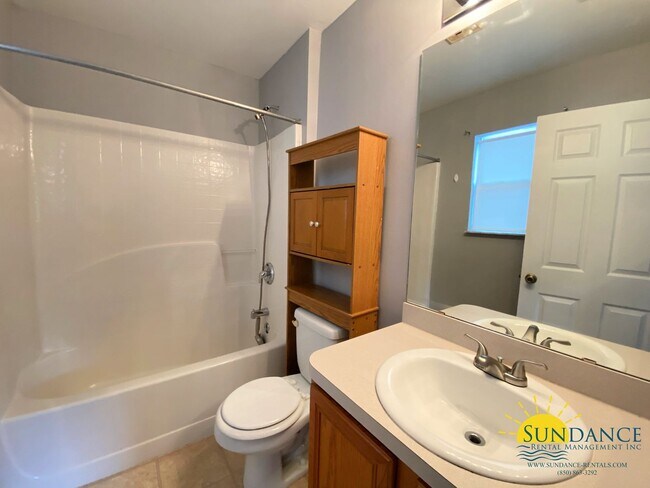 Building Photo - Lovely 4 Bedroom Home in Ridgecrest Subdivision