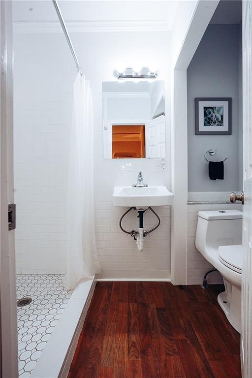 Building Photo - 603 Thames St