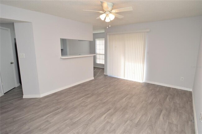 Building Photo - 8635 Mallard Reserve Dr