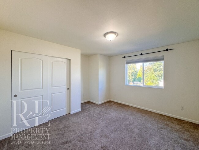 Building Photo - 4250 SE Horsehead Way