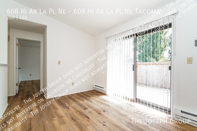 Building Photo - 608 Hi-Ab-La Pl NE
