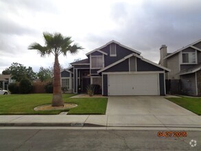 Building Photo - East Lancaster Pool Home