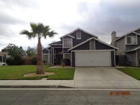 Building Photo - East Lancaster Pool Home
