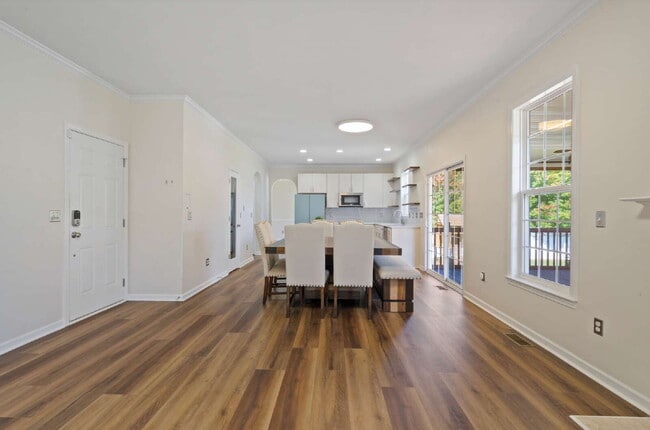 Building Photo - Spacious 5-Bedroom Living with Scenic View