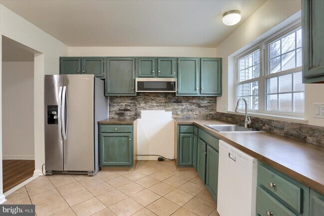 Building Photo - 1204 Cambridge Ct