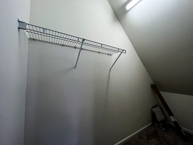 Building Photo - Gorgeous 4 Bedroom, 2 1/2 Bathroom Home in...